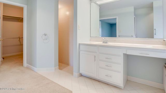 5605 Chenoweth Run Rd, Louisville, KY 40299