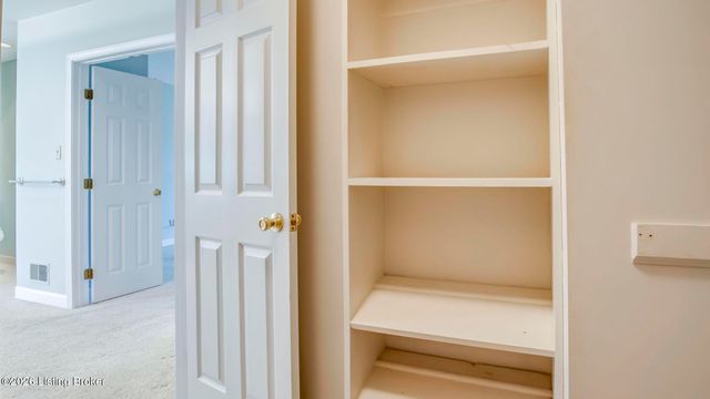 5605 Chenoweth Run Rd, Louisville, KY 40299