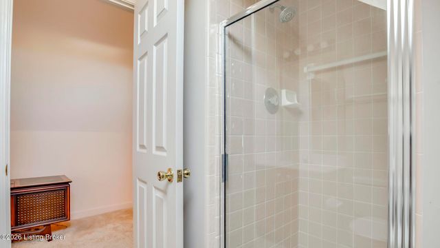 5605 Chenoweth Run Rd, Louisville, KY 40299