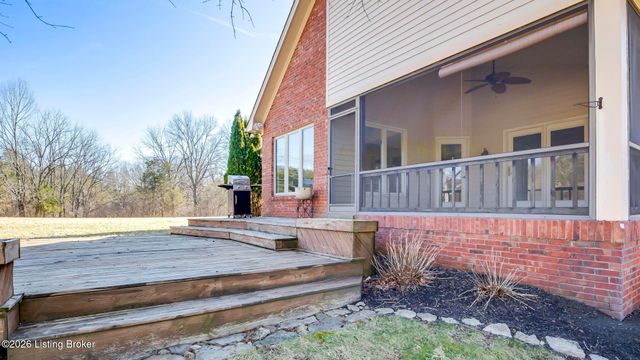 5605 Chenoweth Run Rd, Louisville, KY 40299