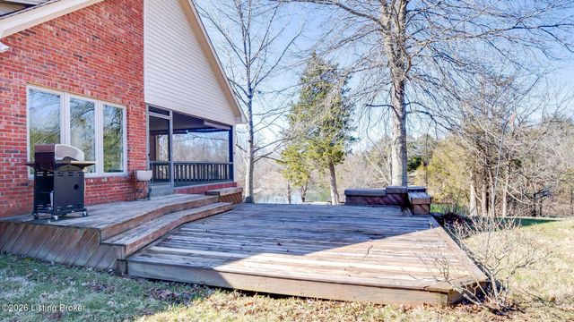 5605 Chenoweth Run Rd, Louisville, KY 40299
