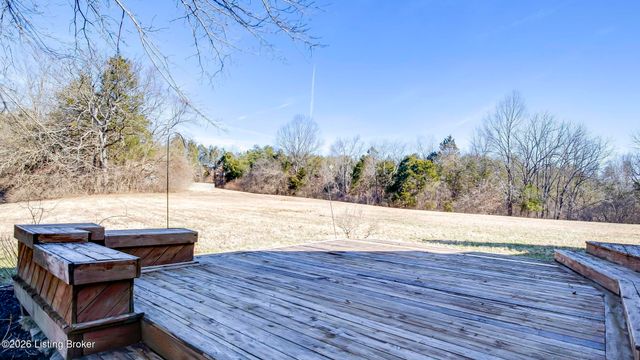 5605 Chenoweth Run Rd, Louisville, KY 40299