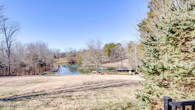 5605 Chenoweth Run Rd, Louisville, KY 40299