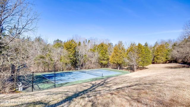 5605 Chenoweth Run Rd, Louisville, KY 40299