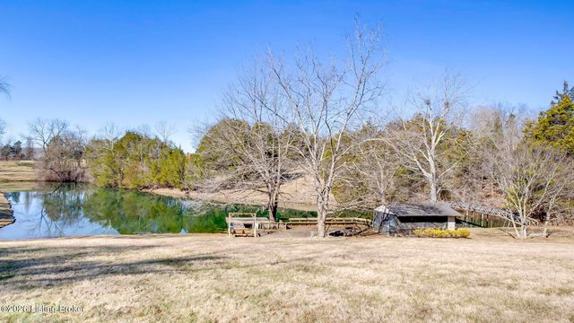 5605 Chenoweth Run Rd, Louisville, KY 40299