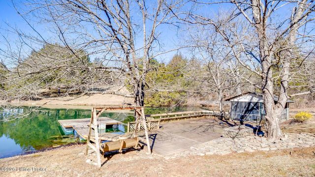 5605 Chenoweth Run Rd, Louisville, KY 40299