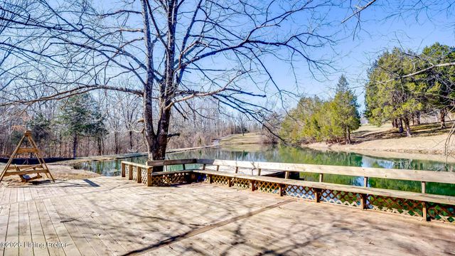 5605 Chenoweth Run Rd, Louisville, KY 40299