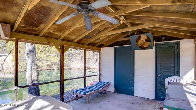 5605 Chenoweth Run Rd, Louisville, KY 40299