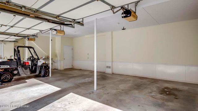 5605 Chenoweth Run Rd, Louisville, KY 40299