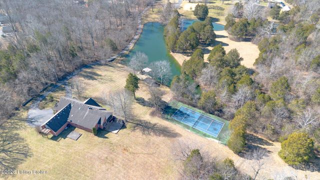 5605 Chenoweth Run Rd, Louisville, KY 40299