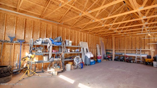 5605 Chenoweth Run Rd, Louisville, KY 40299