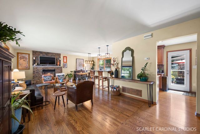 328 Spruce Drive, Naperville, IL 60540