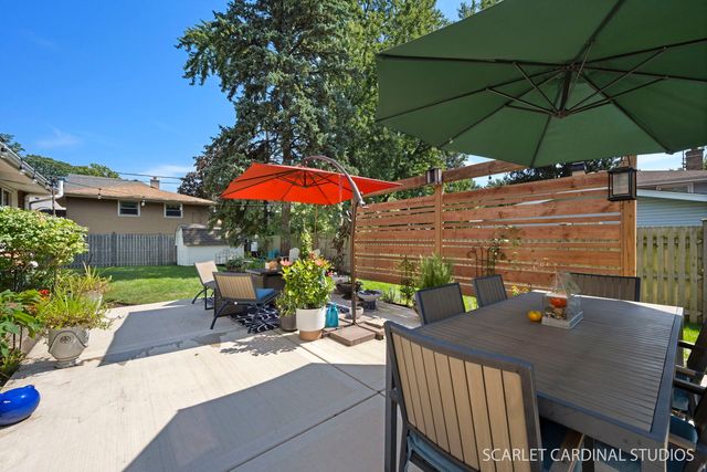 328 Spruce Drive, Naperville, IL 60540
