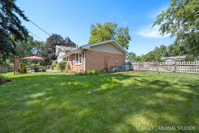 328 Spruce Drive, Naperville, IL 60540