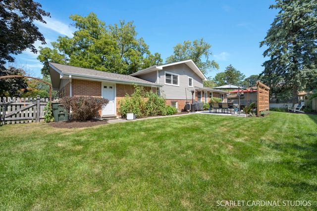 328 Spruce Drive, Naperville, IL 60540