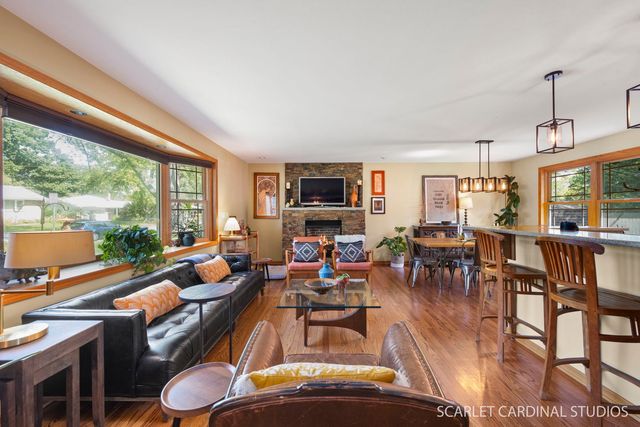 328 Spruce Drive, Naperville, IL 60540