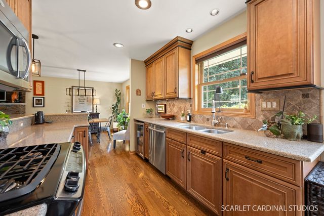 328 Spruce Drive, Naperville, IL 60540