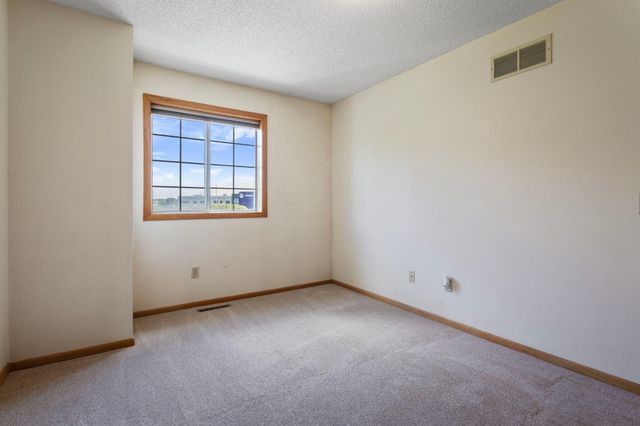 13440 60th Place N 121, Plymouth, MN 55446