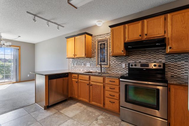 13440 60th Place N 121, Plymouth, MN 55446