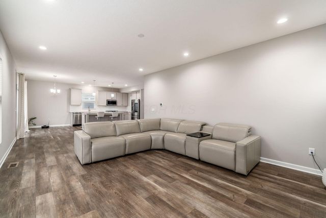 716 Holbrook Drive, Sunbury, OH 43074