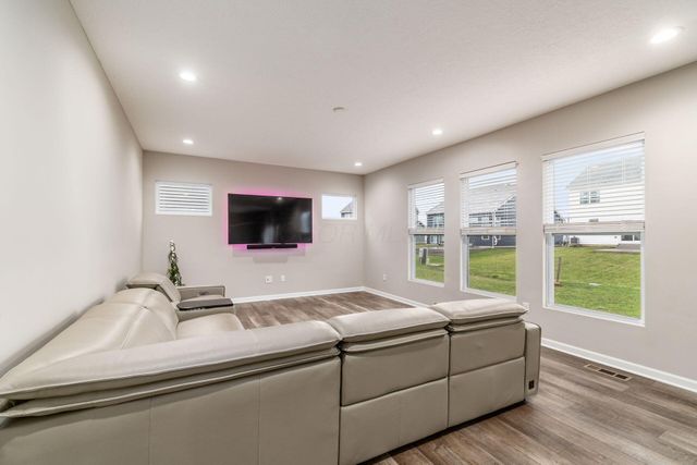 716 Holbrook Drive, Sunbury, OH 43074