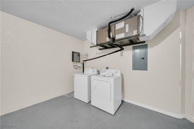 2032 NE 6th ST, Cape Coral, FL 33909