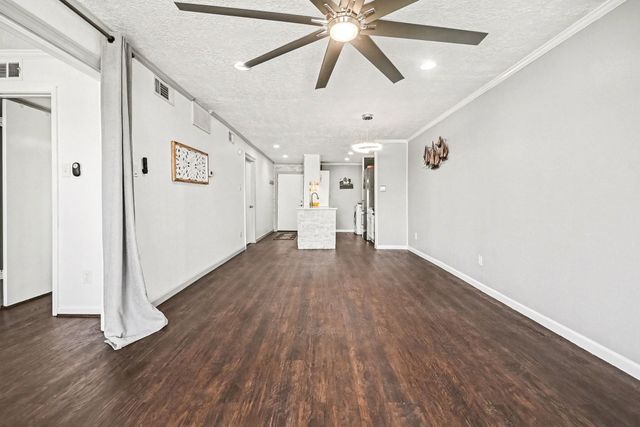 307 Yacht Club Lane 307, El Lago, TX 77586