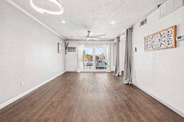 307 Yacht Club Lane 307, El Lago, TX 77586