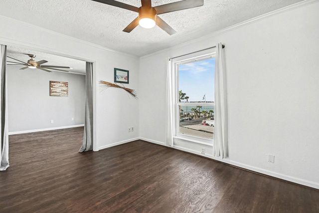 307 Yacht Club Lane 307, El Lago, TX 77586