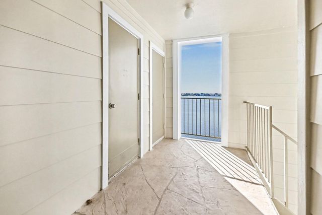 307 Yacht Club Lane 307, El Lago, TX 77586