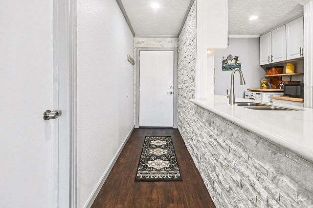 307 Yacht Club Lane 307, El Lago, TX 77586