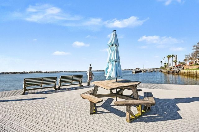 307 Yacht Club Lane 307, El Lago, TX 77586