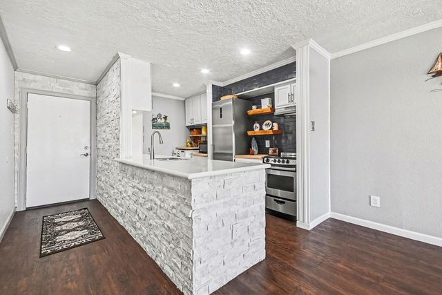 307 Yacht Club Lane 307, El Lago, TX 77586