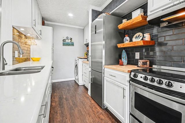 307 Yacht Club Lane 307, El Lago, TX 77586