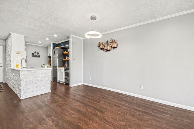 307 Yacht Club Lane 307, El Lago, TX 77586