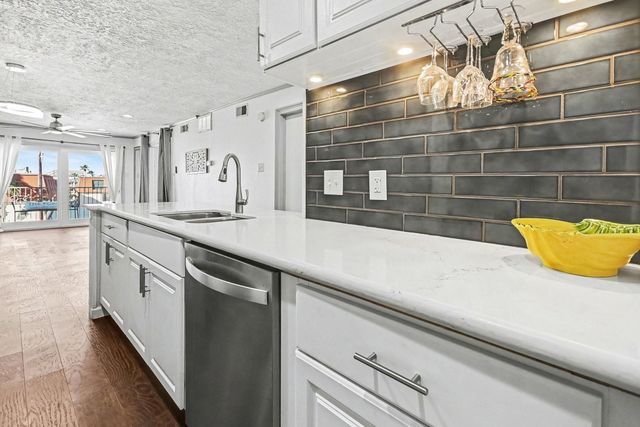 307 Yacht Club Lane 307, El Lago, TX 77586