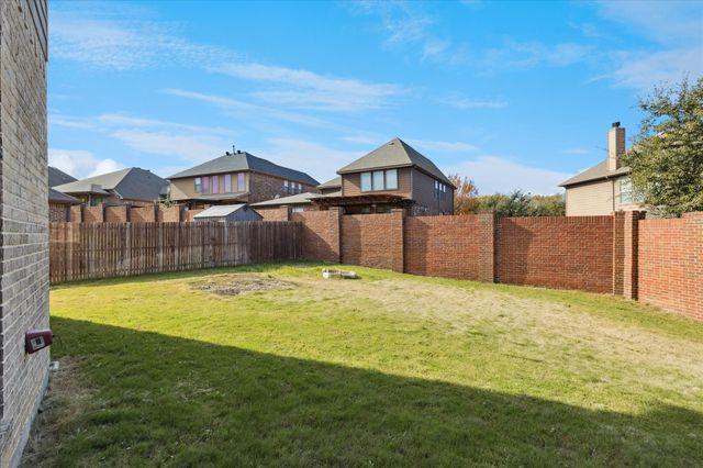 5805 Canyon Oaks Lane, Fort Worth, TX 76137