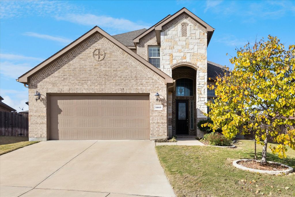 5805 Canyon Oaks Lane, Fort Worth, TX 76137