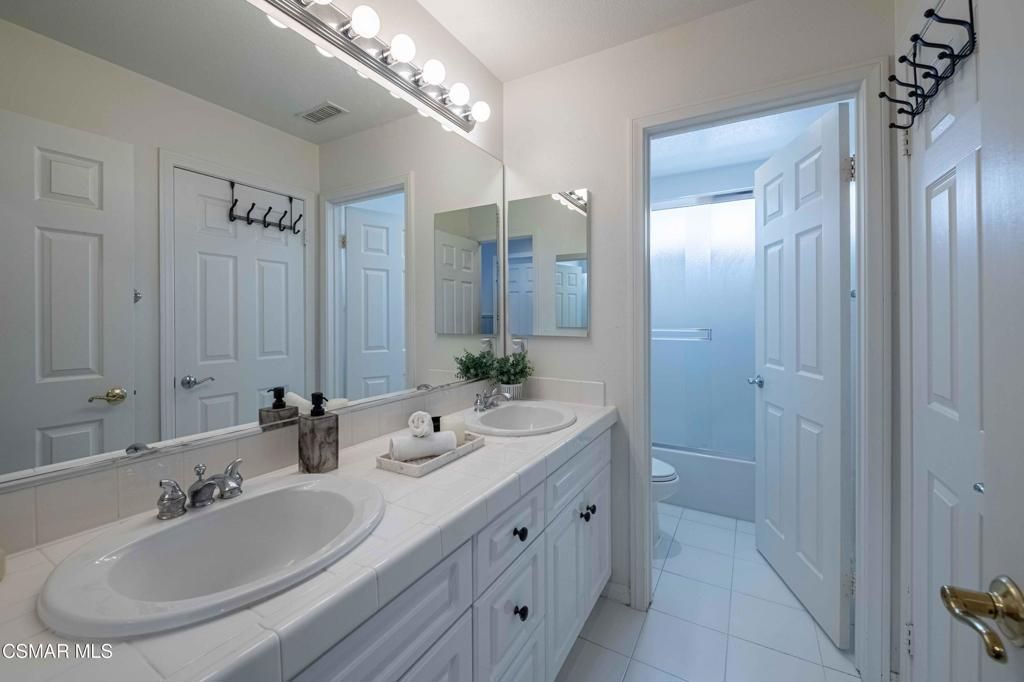 Image 57 of property listing at 3140 Eaglewood Avenue, Thousand Oaks, CA 91362