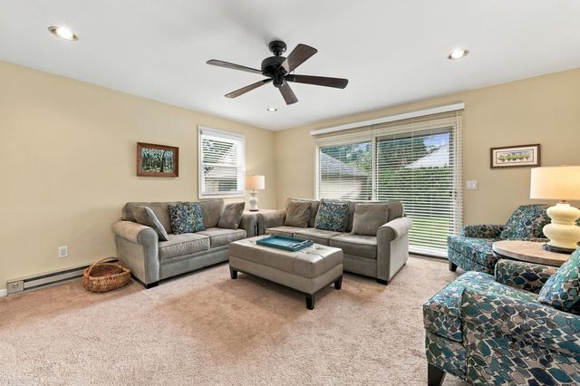 1595 Ford Court, Grosse Pointe Woods, MI 48236