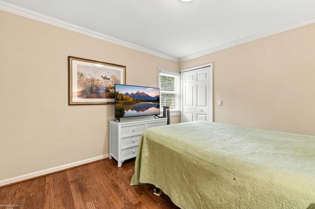 1595 Ford Court, Grosse Pointe Woods, MI 48236