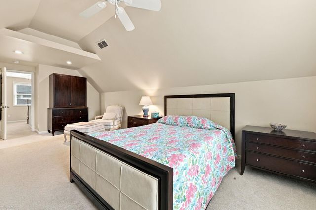 1595 Ford Court, Grosse Pointe Woods, MI 48236