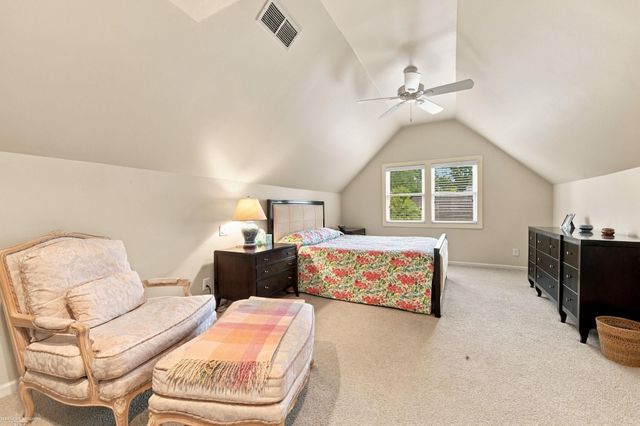 1595 Ford Court, Grosse Pointe Woods, MI 48236
