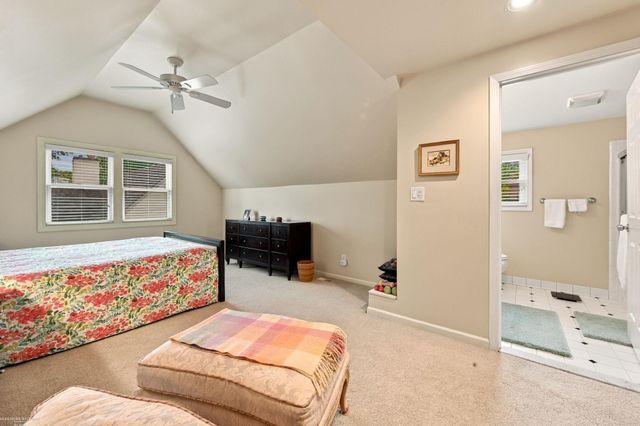 1595 Ford Court, Grosse Pointe Woods, MI 48236