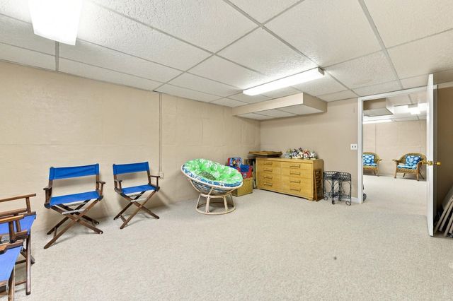 1595 Ford Court, Grosse Pointe Woods, MI 48236
