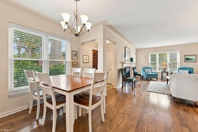 1595 Ford Court, Grosse Pointe Woods, MI 48236