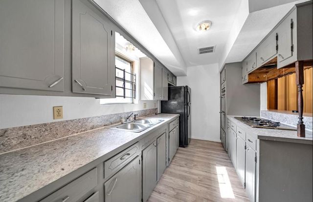 8447 Sterlingshire St, Houston, TX 77078