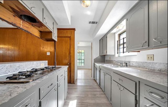 8447 Sterlingshire St, Houston, TX 77078