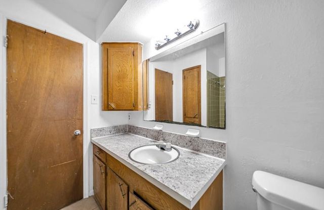 8447 Sterlingshire St, Houston, TX 77078