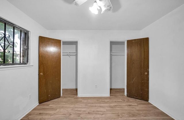 8447 Sterlingshire St, Houston, TX 77078